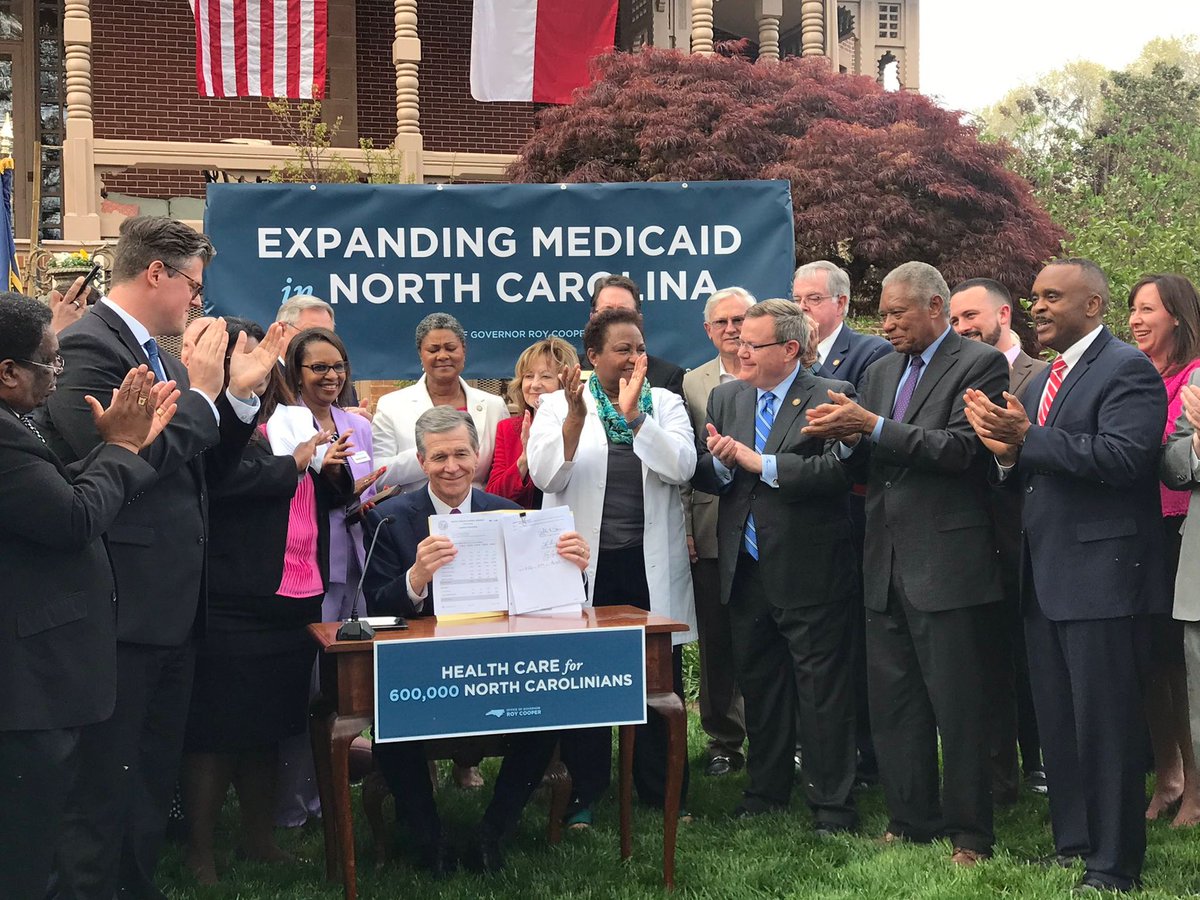 thercchc's tweet photo. Yesterday, @NC_Governor signed into law HB 76, #MedicaidExpansion for NC. Advocates across NC all chose what is best for NCians: more people getting health insurance coverage. Now all parties just have to agree on a budget to carry out the law. #ClosetheGapNC photo @NCHealthNews https://t.co/gqqoGZSfG4