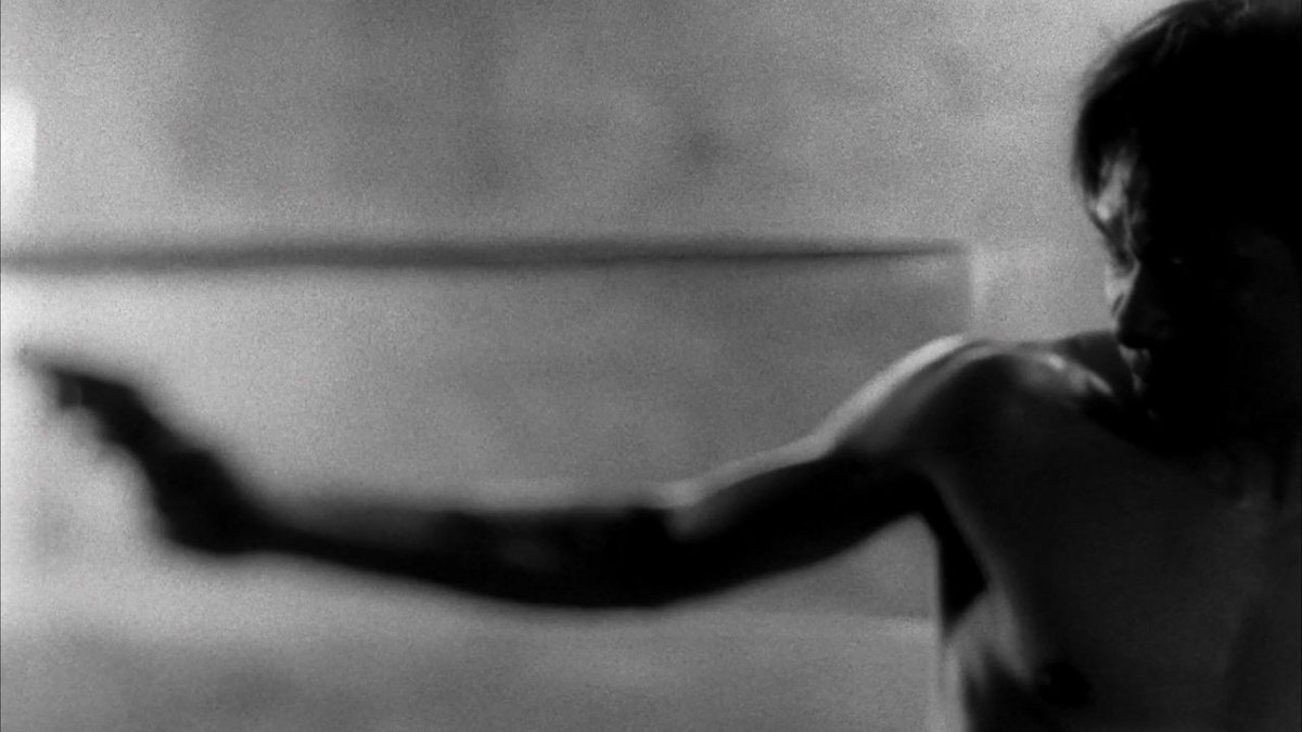 dezakieffect's tweet photo. Bullet Ballet (1998) dir. Shinya Tsukamoto https://t.co/0aCbxfrM06