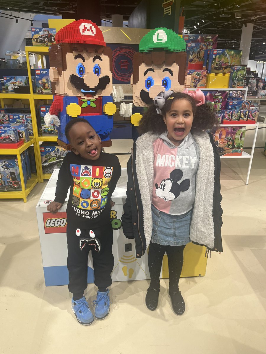 NicholaReeves27's tweet photo. @castlechurchps.    Shiylah met her aunty for the first time today, she came all way from America, she had such a fab time, and had her aunties voice out in the bear so she can hear her all the time https://t.co/iVp5DDmf0M