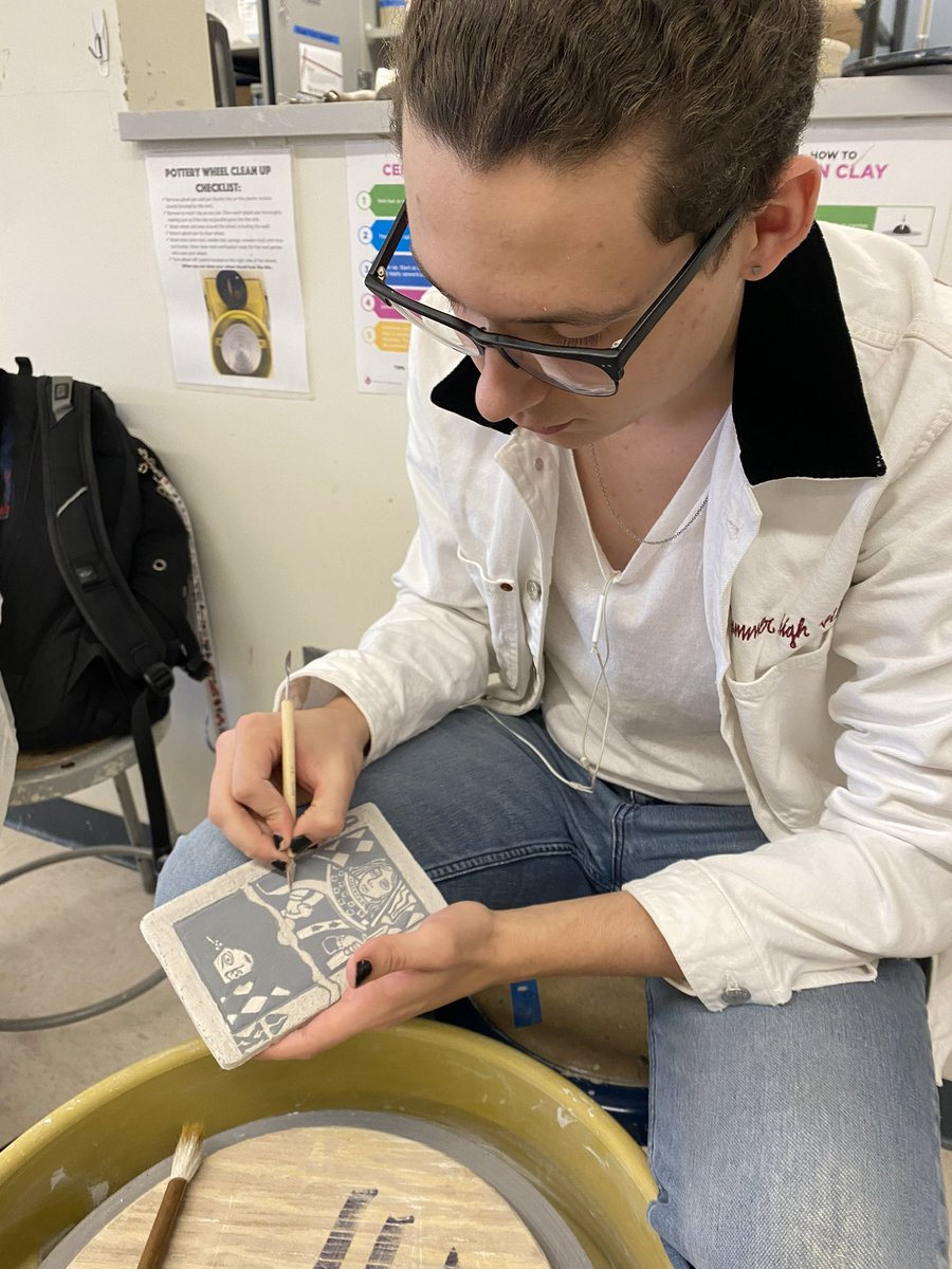 LHS artist, Mason uses the process of sgraffito to carve his design into a ceramic tile. #WarriorsAtWork #YouthArtsMonth @nysARTeach @LCSDOfficial @BrettRWoodcock