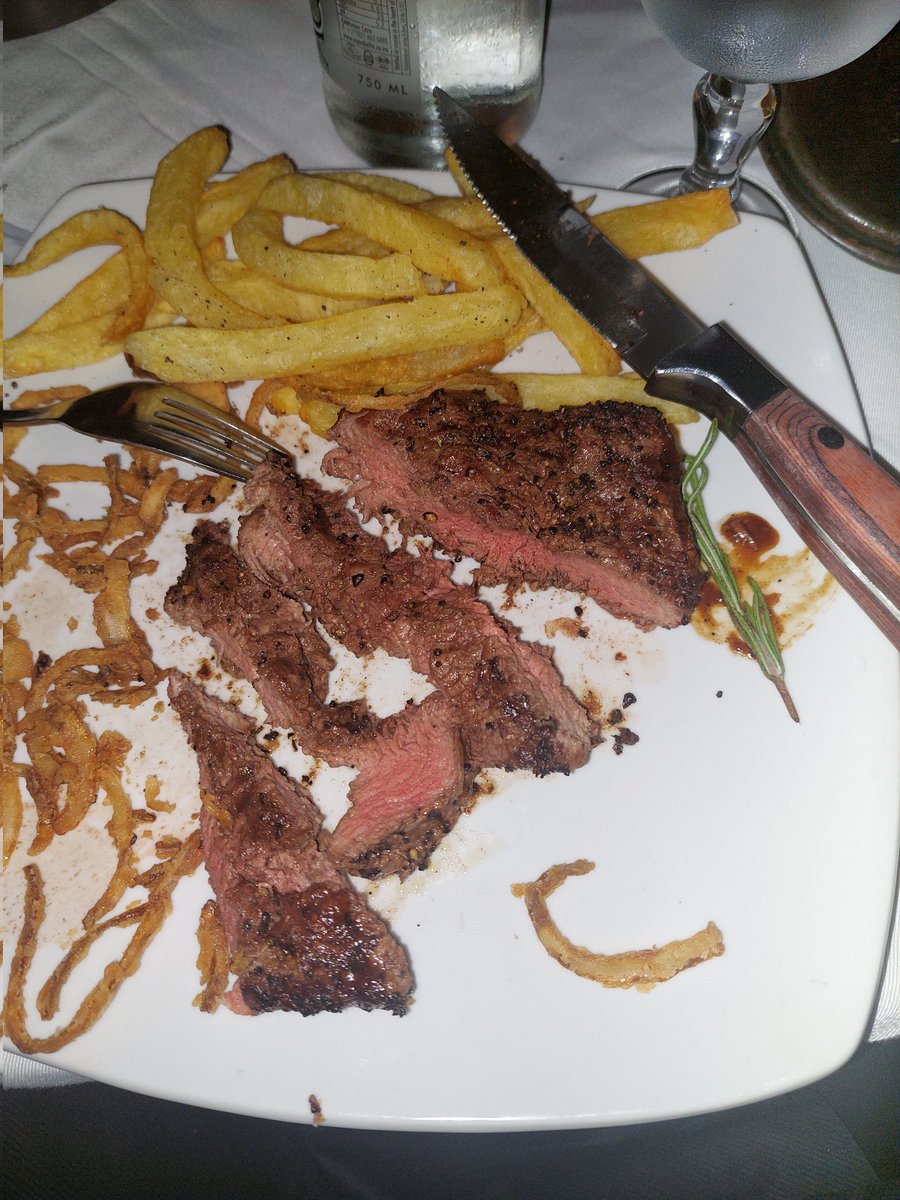 Sarutheone's tweet photo. Because steak is supposed to melt in your mouth.. no teeth required ๐
Dinner is fillet @grillhouse_rb
Wow ๐โโ๏ธ #FlavoursofJoburg
#ThisisSouthAfricaBaby https://t.co/LgVJdRMkRK