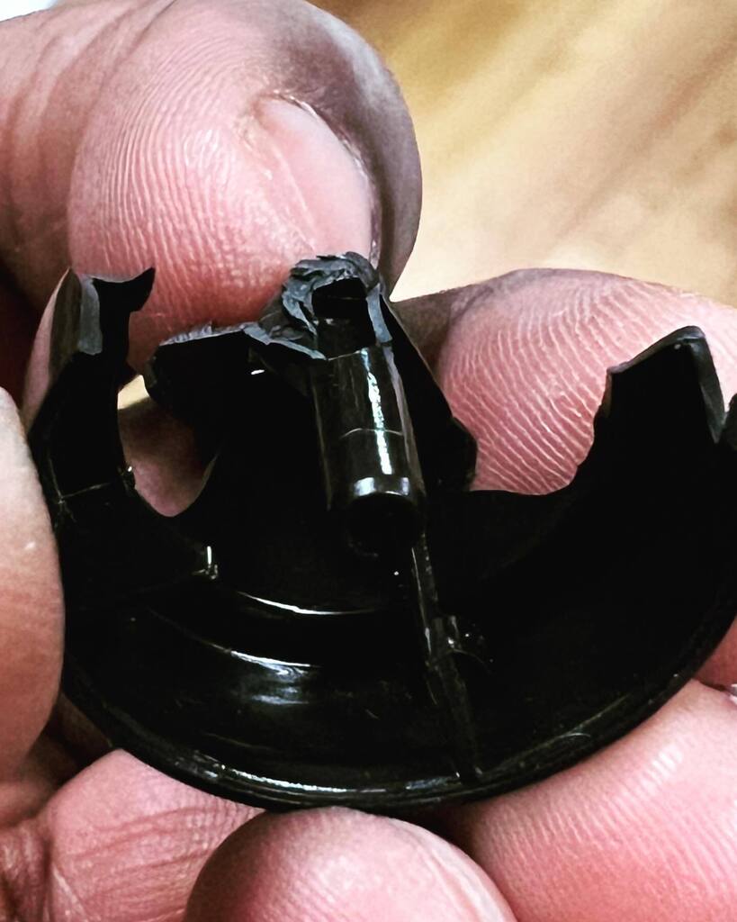 Ever wondered what the inside of a fat cap looks like? For starters the technical term for a aerosol spray cap / nozzle is actuator! #graffiti #fatcaps #orangedot #ilovegraffiti #learn #technical #mechanical #artissin #graffitishop #live #love #strive instagr.am/p/CqVyHi-pCd_/