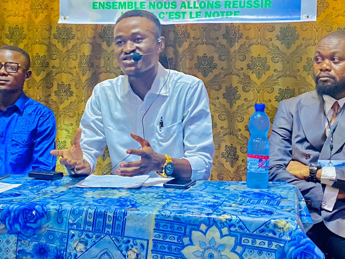 bilare_john's tweet image. J Bilare, c'est un courageux. 
Il sait maîtriser l'auditoire. 

Bougie 🕯️