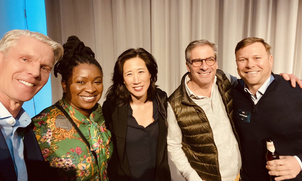 SKellyCEO's tweet image. About to start with speakers ⁦@TechNation⁩ #FoundersReunion with ⁦@gerardgrech⁩ ⁦@eileentso⁩ ⁦@ErikaBrodnock⁩ ⁦@TomPickersgill1⁩ #WeAreTechNation