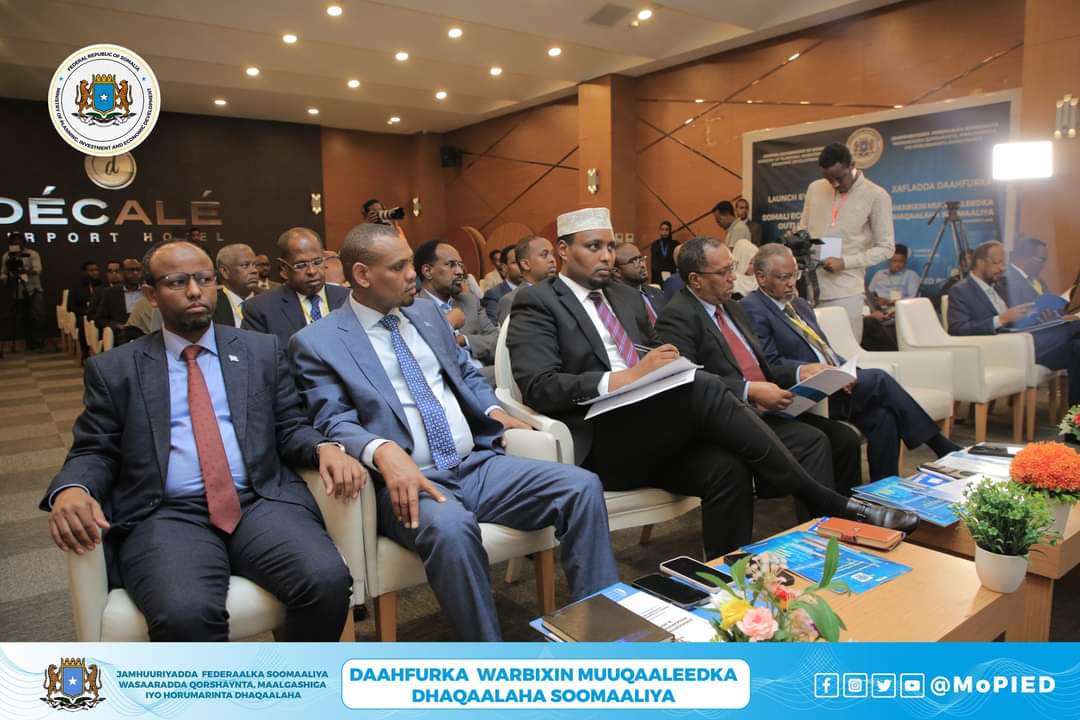 Daacad32's tweet photo. @MoPIED_Somalia successfully launched the first-ever Somali economic outlook report, which details the performance of the macroeconomic indicators, recent economic Development, macroeconomic &amp; debt policy, and financial &amp; economic governance with a specific focus on the forecast. https://t.co/PsgrCPEzxp