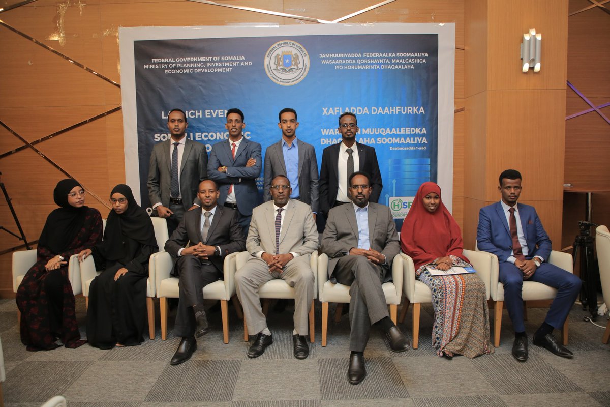 Daacad32's tweet photo. @MoPIED_Somalia successfully launched the first-ever Somali economic outlook report, which details the performance of the macroeconomic indicators, recent economic Development, macroeconomic &amp; debt policy, and financial &amp; economic governance with a specific focus on the forecast. https://t.co/PsgrCPEzxp