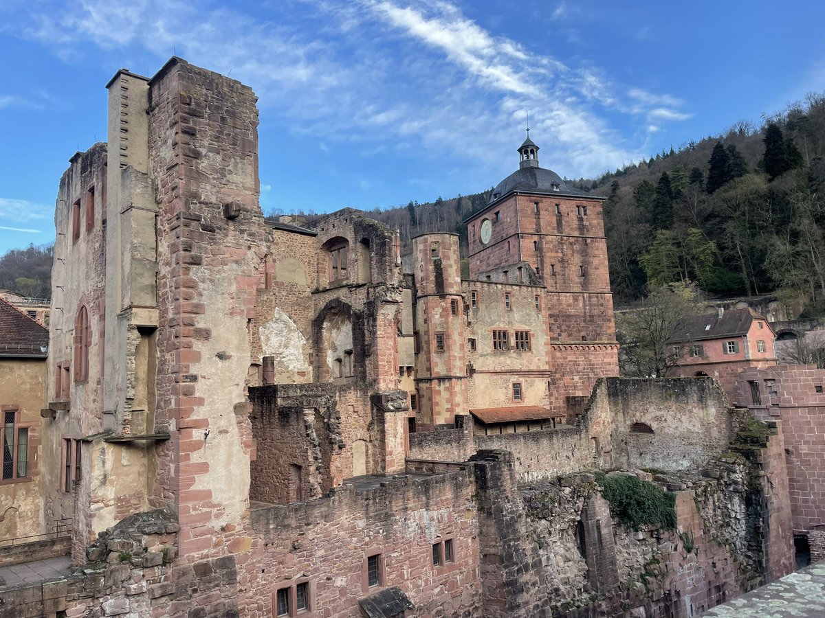 Vandaag beetje pech… radiateur lek. Morgen garage opzoeken, gelukkig is het uitzicht geweldig ! #koetsieisfoetsie #pech #vanlife