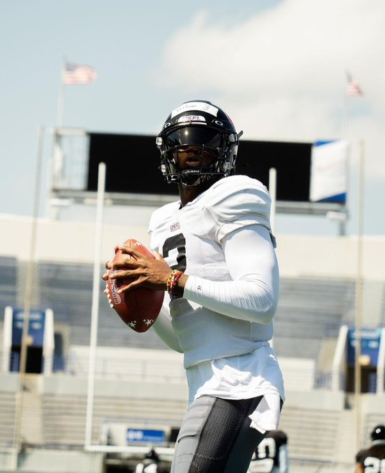 UFLBrazilNews's tweet photo. Faltando menos de 20 dias para o Kickoff, os Houston Gamblers ainda sentem dificuldades para escolher o seu QB titular. Todos os 3 QB (Kenji Bahar, Terry Wilson e Montell Cozart) estão apresentando ótimas performance nos treinos.
#USFL
#USFL2023
#USFLNewsBrazil
#USFLNews https://t.co/BIlIL3BH90