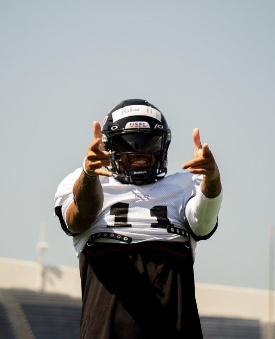 UFLBrazilNews's tweet photo. Faltando menos de 20 dias para o Kickoff, os Houston Gamblers ainda sentem dificuldades para escolher o seu QB titular. Todos os 3 QB (Kenji Bahar, Terry Wilson e Montell Cozart) estão apresentando ótimas performance nos treinos.
#USFL
#USFL2023
#USFLNewsBrazil
#USFLNews https://t.co/BIlIL3BH90