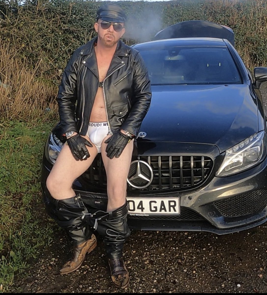 RedGar_Official's tweet photo. If you like a fella in leathers, drives and smoke retweet 😉👍🚬🚘.                      https://t.co/CntWZrRbeI https://t.co/rjXhNGnZCO