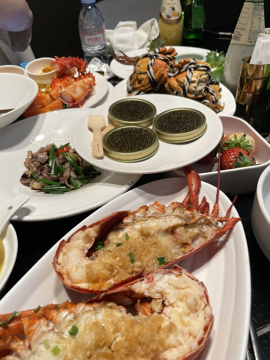 asdnasodn's tweet photo. I like food, it can cure all unhappiness. https://t.co/Qzzp1cI68n