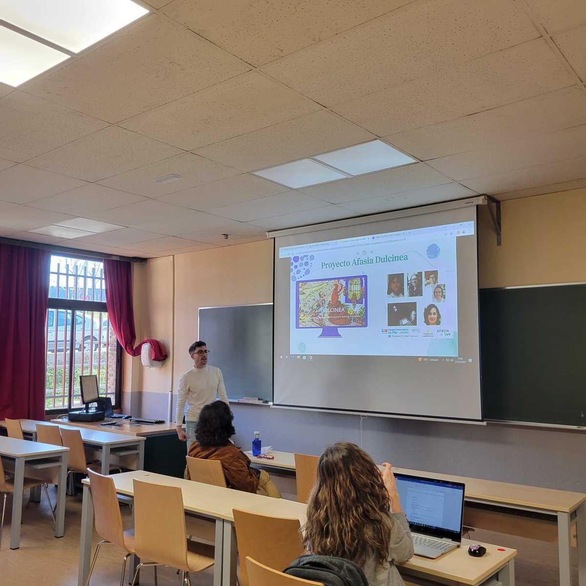 Ayer estuvimos en la Universidad Complutense de Madrid, hablando sobre nuestro proyecto Afasia Dulcinea a los alumnos de tercero!!👏😀🧠