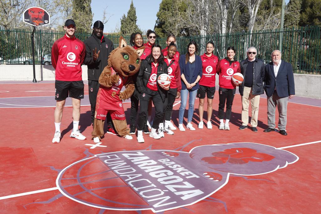 #Deportes:

El barrio de Las Fuentes cuenta ya con una nueva cancha de #baloncesto 🏀construida por el Ayuntamiento <a href="/zaragoza_es/">AyuntamientoZaragoza</a> -a través de Zaragoza Deporte-, en colaboración con la Fundación Basket Zaragoza (<a href="/Fund_BZ/">Fundación Basket Zaragoza</a>)🏀

👇DETALLES👇
zaragozabuenasnoticias.com/2023/03/28/el-…