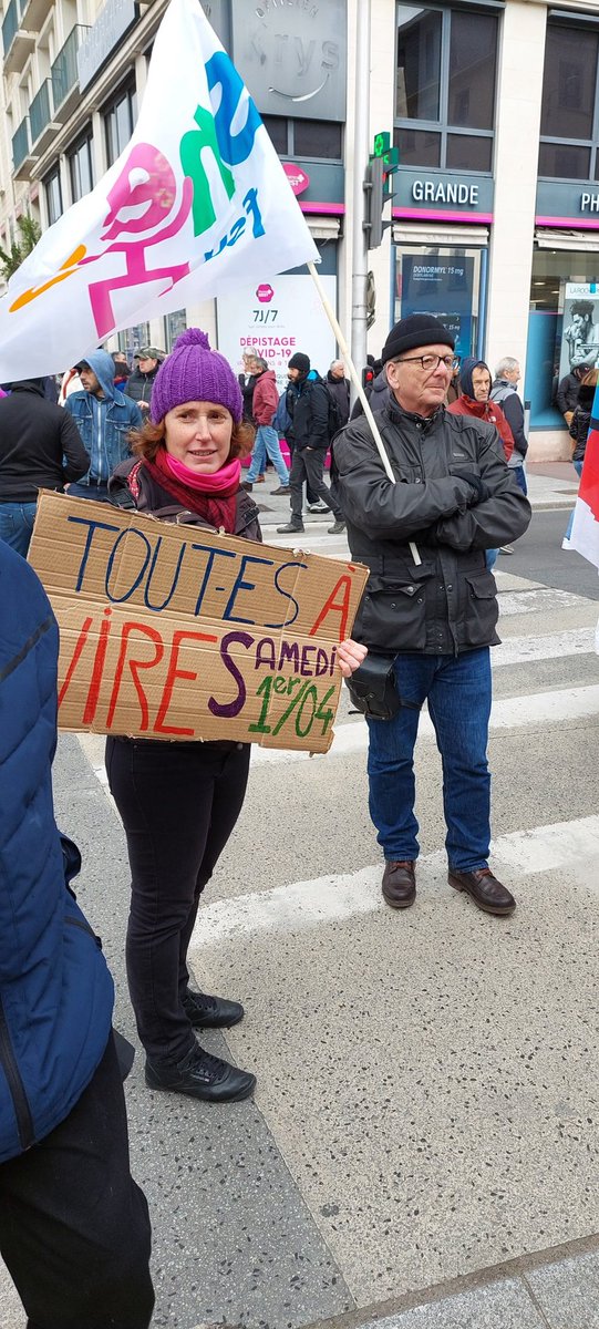 SNESNormandie's tweet image. ✊🏼📢✊🏿 Encore une très forte mobilisation avec près de 30.000 à #Caen  🗣️ #OnLâcheRien 🖐🏼 

#64ansCestToujoursNon #NonÀLaRéformeDesRetraites #Manif28Mars #Grève28Mars