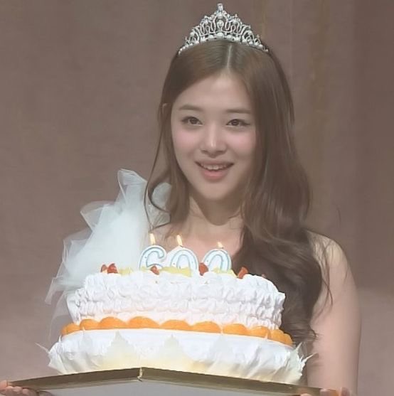happy birthday to the kindest soul, I will never forget how hardworking you are and how you always stood for what’s right. You’ve inspired so many people including myself. I love you always <3