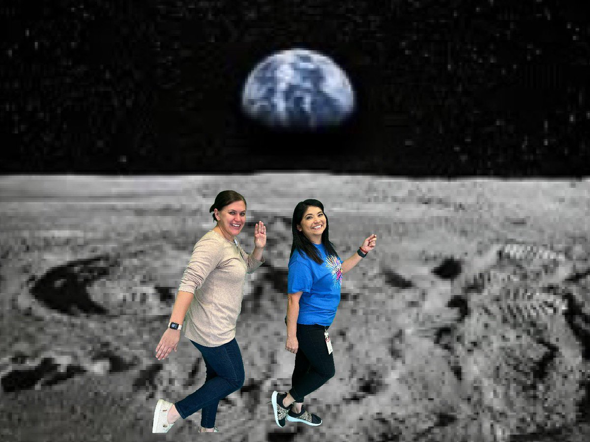 Wall_Nicole1029's tweet photo. Green screen fun before STEM night @NISDPassmore #NISDIgnited #PassmoreIgnited https://t.co/i2DhsZisO2