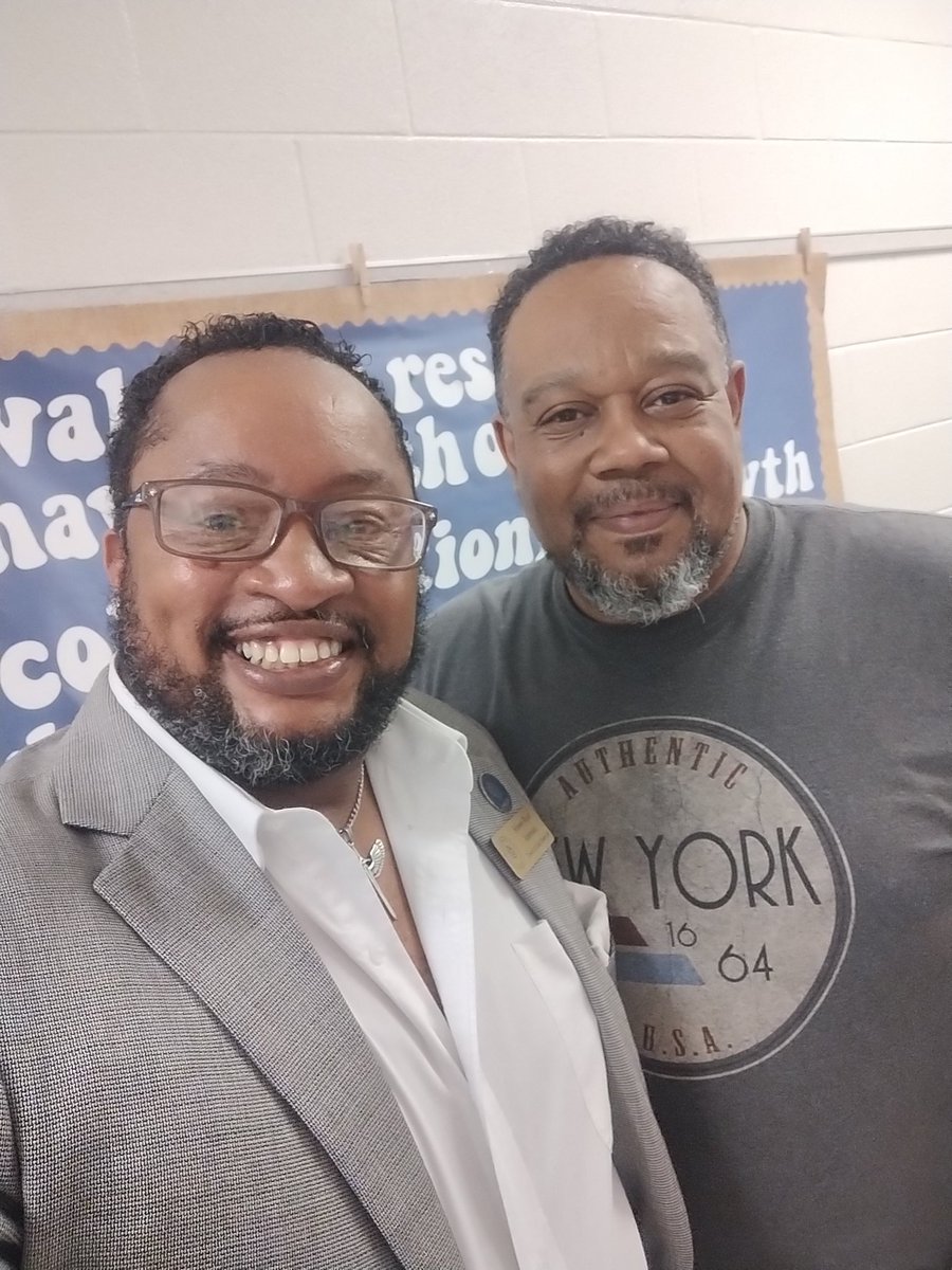 Alderman (Shawn Rush) (@aldermanrush) on Twitter photo Mr Larry Kenton-El <a href="/HDBobcats/">Hanford Dole Bobcats</a>  thanks for College and Career Day Mr Larry Kenton-El <a href="/HDBobcats/">Hanford Dole Bobcats</a>  thanks for College and Career Day