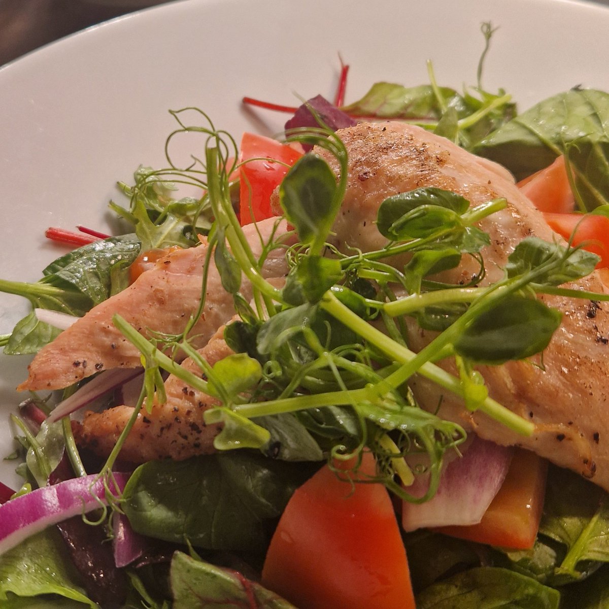 Our grilled chicken salad is certainly proving popular this evening.

sawreyhousehotel.com/dining/the-bra…

#freshfood #eatlocal #brasserie #sawreyhousehotel #restaurant #goodfood