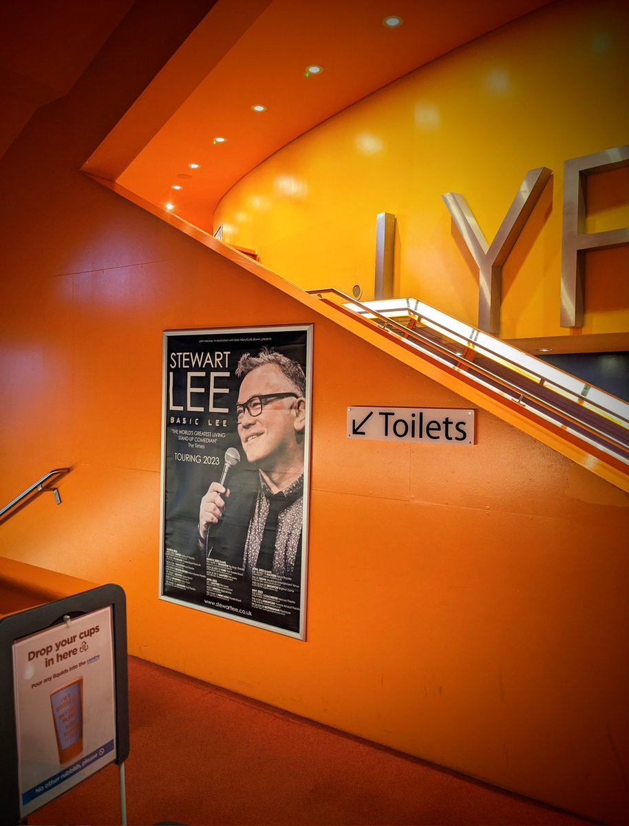 ScarVC's tweet image. Worst review ever... #stewartlee @thelowry @StewartLeeBits #thelowry #Manchester @MrShowbiz