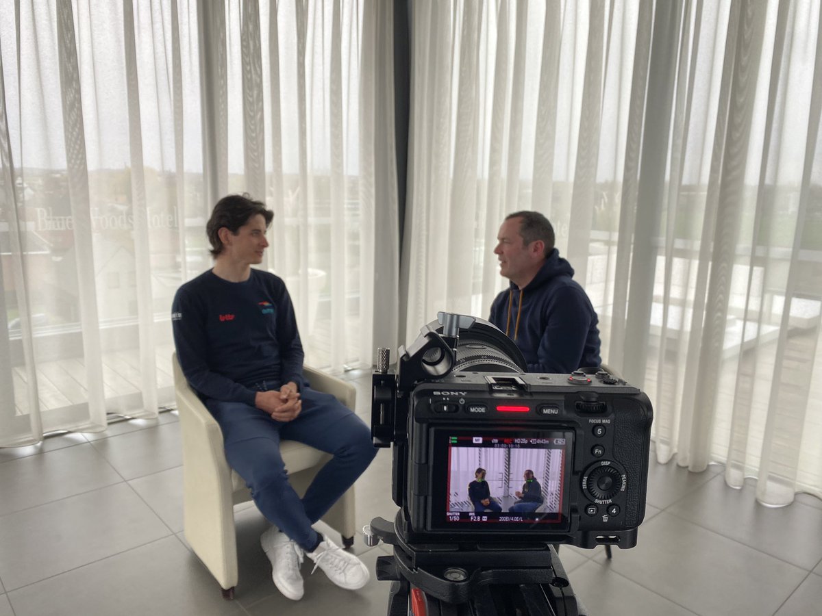 Cedric, Sammy en schone gordijnen, vanavond in Vive le Velo, een reportage over @lotto_dstny #vivelevelo #Rvv