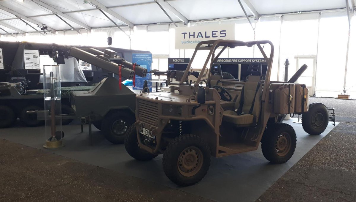pascalbtr's tweet photo. @TheatrumBelli @thalesgroup Le lance-roquettes quadritubes #TELSON avait D2J0 été présenté sur une remorque à accrocher au fardier UDAC 😉 https://t.co/ljfduJBHqC