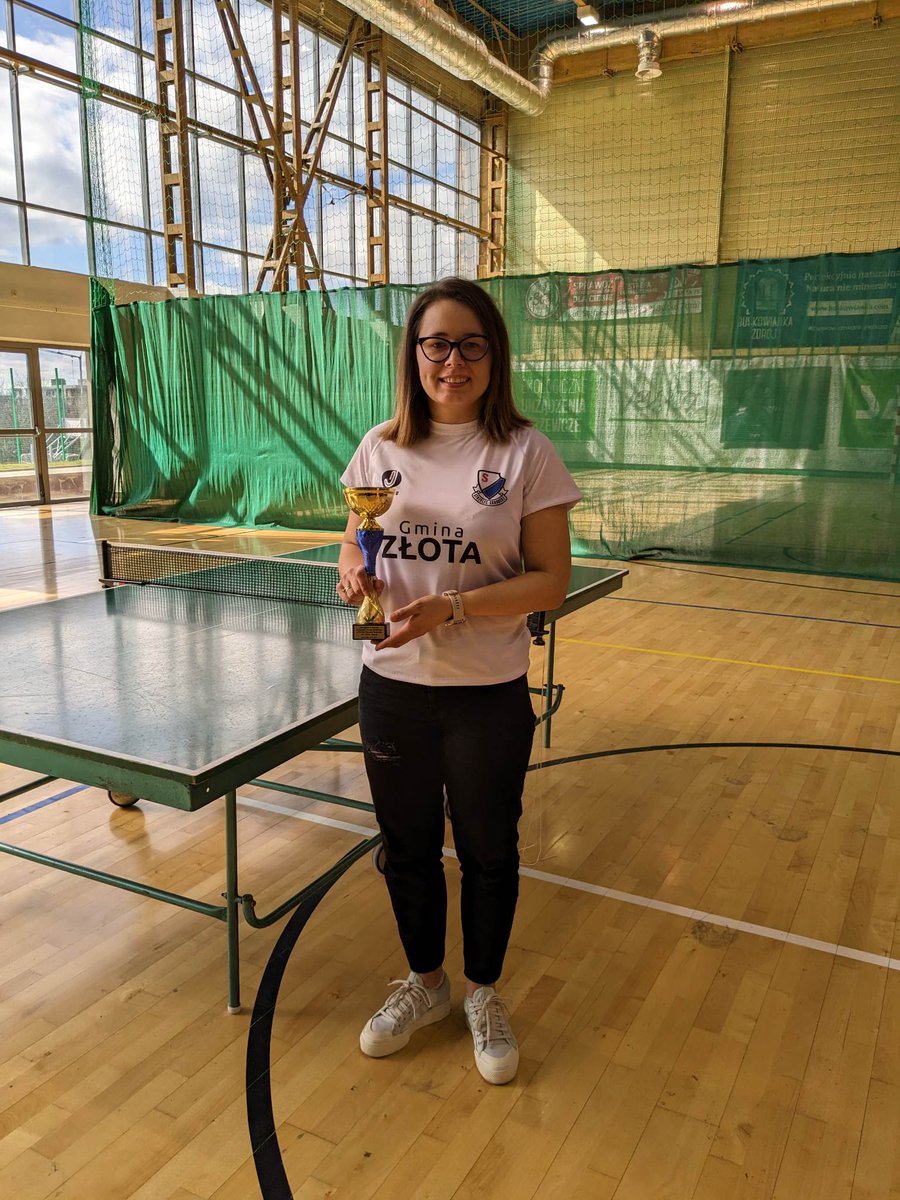Chroberz's tweet photo. 🏓Miło nam przekazywać informacje o sukcesach osób związanych z naszym klubem.Ilona Krupa powróciła do rywalizacji w tenisie stołowym -Turniej Tenisa Stołowego o Puchar Starosty Buskiego.W najbardziej wymagającej kategorii open zajęła wysokie II miejsce. #strzelec98 #teamstrzelec https://t.co/8i64bdNr4V
