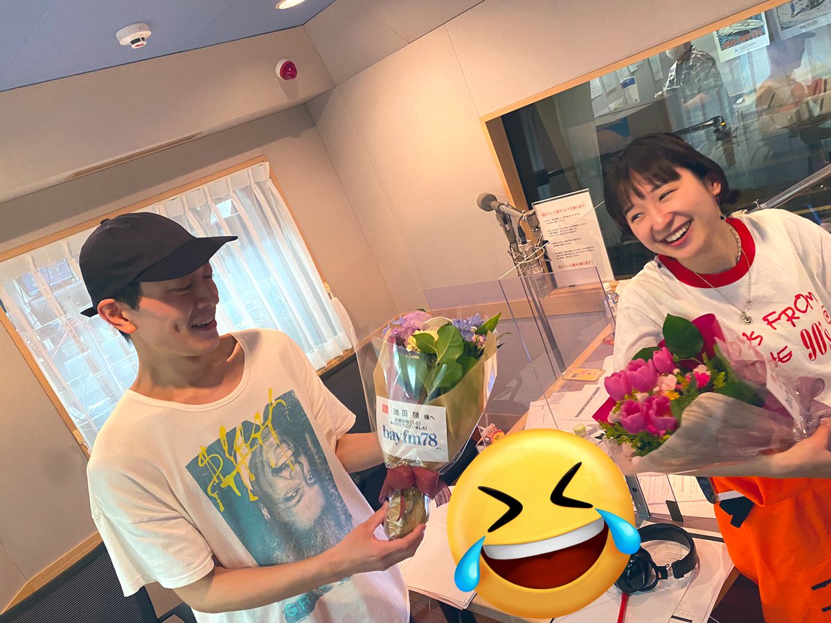 mozaikunight's tweet photo. 22年間モザイクナイト火曜日を愛してくれてありがとうございました！とても素敵な最終回になりました。我々は必ず戻ってくる、それまで火曜の平和を頼んだぜ！防衛軍の皆様、本当にありがとうございました！感涙！大好き！飲むぞ！
#mozaiku https://t.co/cAxvqoBwLh
