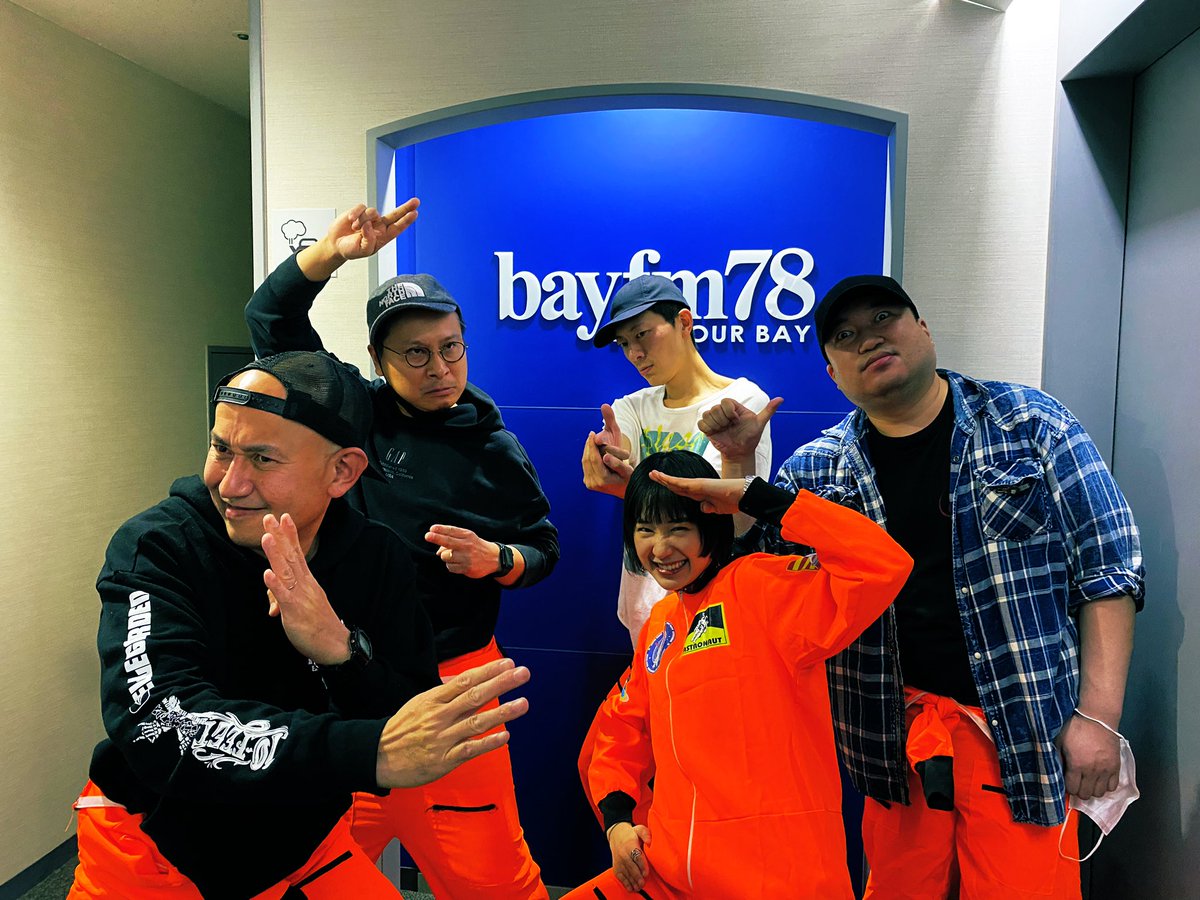 mozaikunight's tweet photo. 22年間モザイクナイト火曜日を愛してくれてありがとうございました！とても素敵な最終回になりました。我々は必ず戻ってくる、それまで火曜の平和を頼んだぜ！防衛軍の皆様、本当にありがとうございました！感涙！大好き！飲むぞ！
#mozaiku https://t.co/cAxvqoBwLh