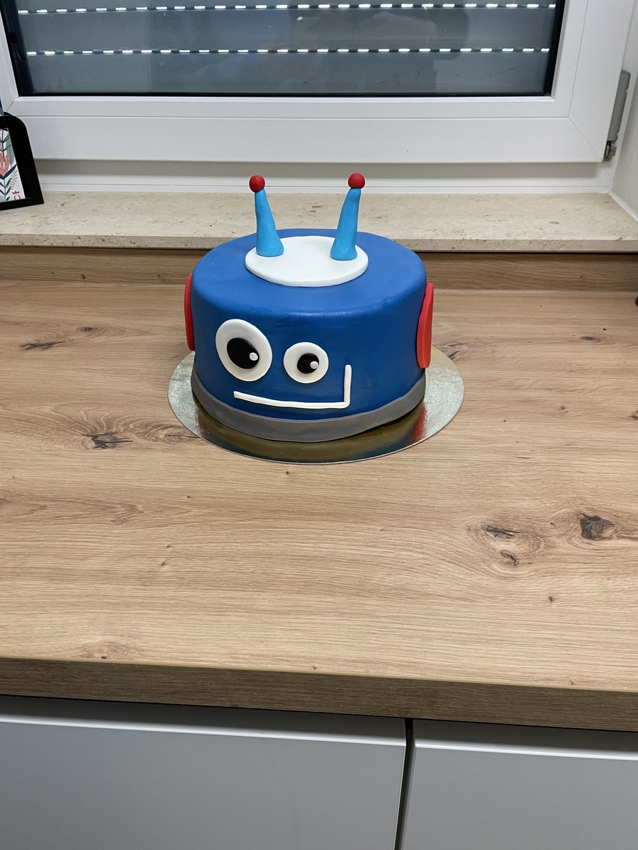 builtbyalbert's tweet photo. Since I'm so much into AI these days, my wife bought me a robo-cake 🤖 https://t.co/7y0q3AkObT