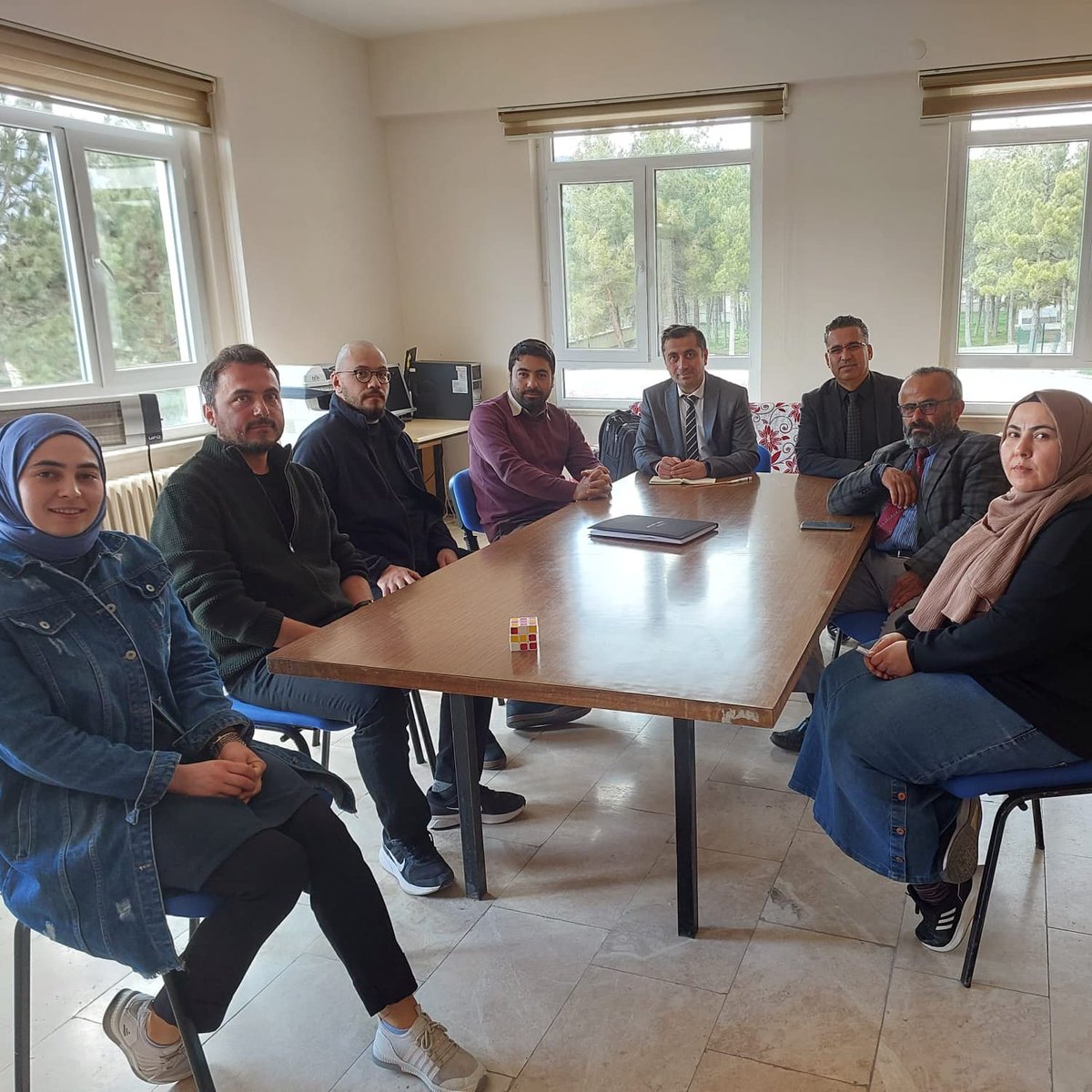 BurdurIlce's tweet photo. İlçemiz Akçaköy Ortaokulu öğrencilerinin başarılarını artırmak için Şube Müdürlerimiz Soner KAYA ve Ömer DAŞDELEN, Akçaköy Ortaokulu yönetici ve öğretmen ile bir araya geldiler.

Toplantıda öğrencilerimizin akademik, kişisel ve sosyal gelişimleri üzerinde duruldu. https://t.co/5JcngoqdMC