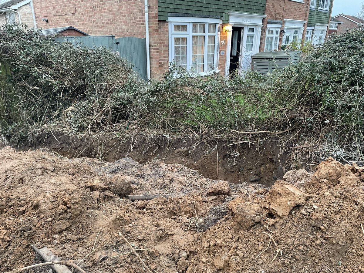 RobMettler25's tweet photo. @SSE please can someone contact me regarding this appalling work carried out today! Your workers have ripped down and destroyed our hedge, left no access to houses, left no lights on it and thought it’s a good job. After stating they wouldn’t need to do any more! https://t.co/uKjYGlb4P1