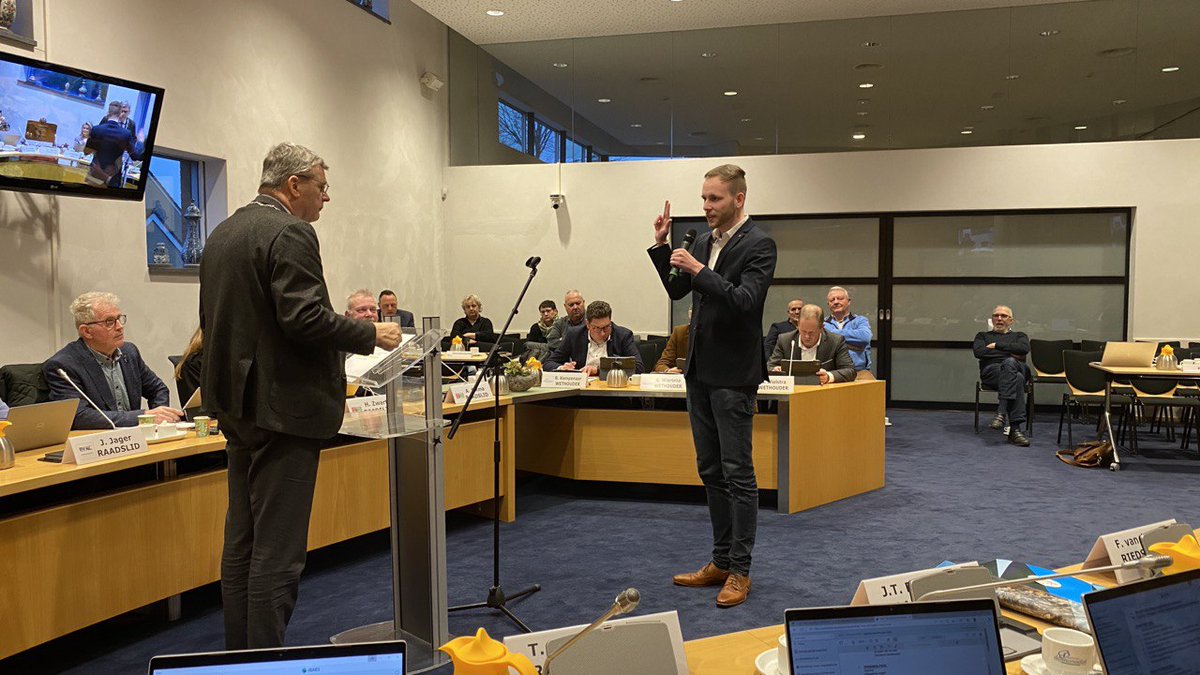 Jouke Jan Postma beëdigd als FNP-raadslid in Dantumadiel - rtvnof.nl/jouke-jan-post…