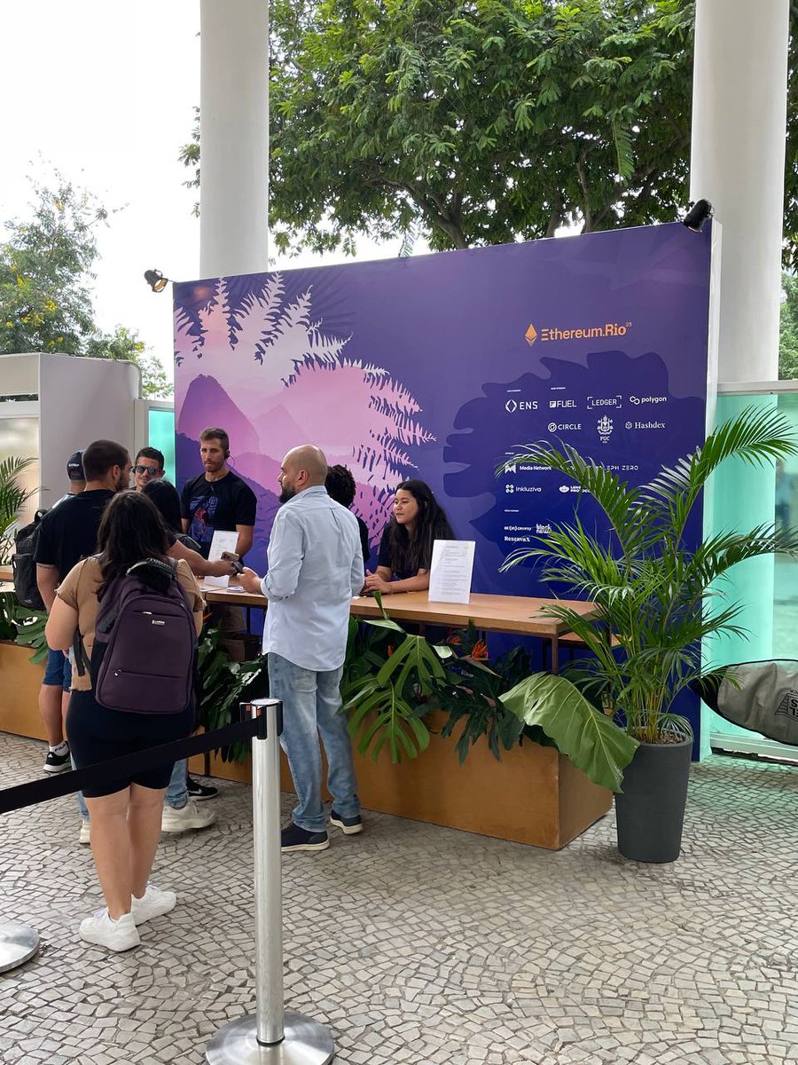 UnikaNetwork's tweet image. we&apos;re visiting @Ethereum_Brasil  ✨
 
so many new connections with whole other #web3community!

come and connect tomorrow 🤝

#ethereumbrasil #ethereum #ETHSamba #EthereumRio23