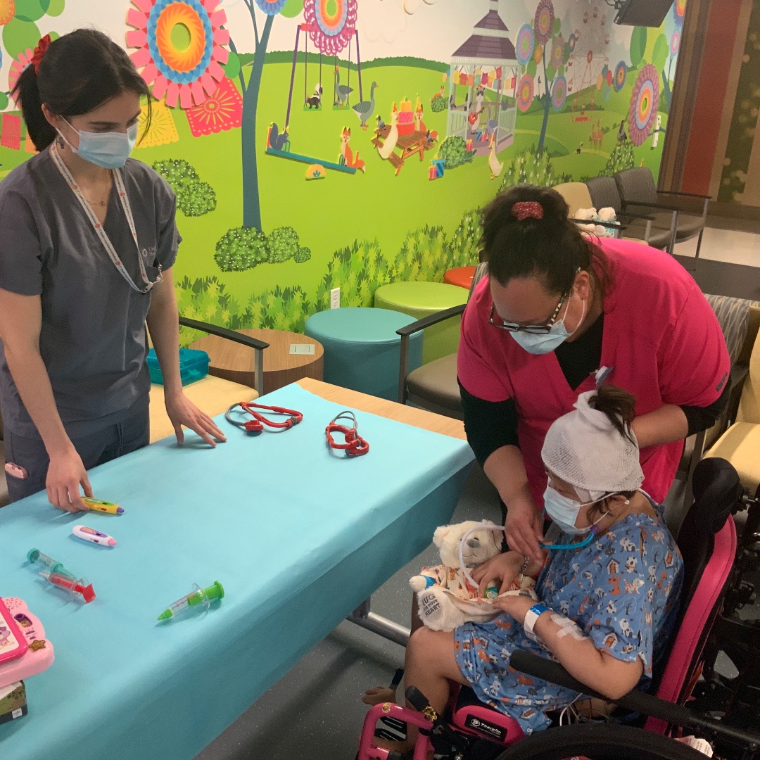 UnivHealthSA's tweet photo. Teddy bears need help, too! Thanks to the #ChildLife team and the @UTHSASurgRes for setting up a Teddy Bear Clinic for our pediatric patients 💙

#peditricpatients #teddybearclinic #uthsa https://t.co/d4SqPAqL8D