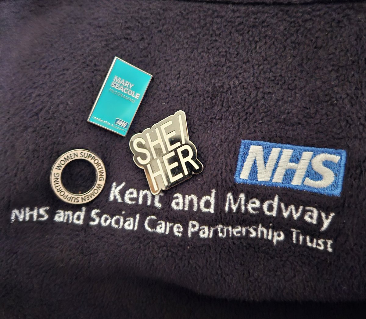 #KMPTProud
Added my Mary Seacole badge to my jumper today 🥰
<a href="/NHSLeadership/">NHS Leadership Academy 💙</a> 
@kmptnhs