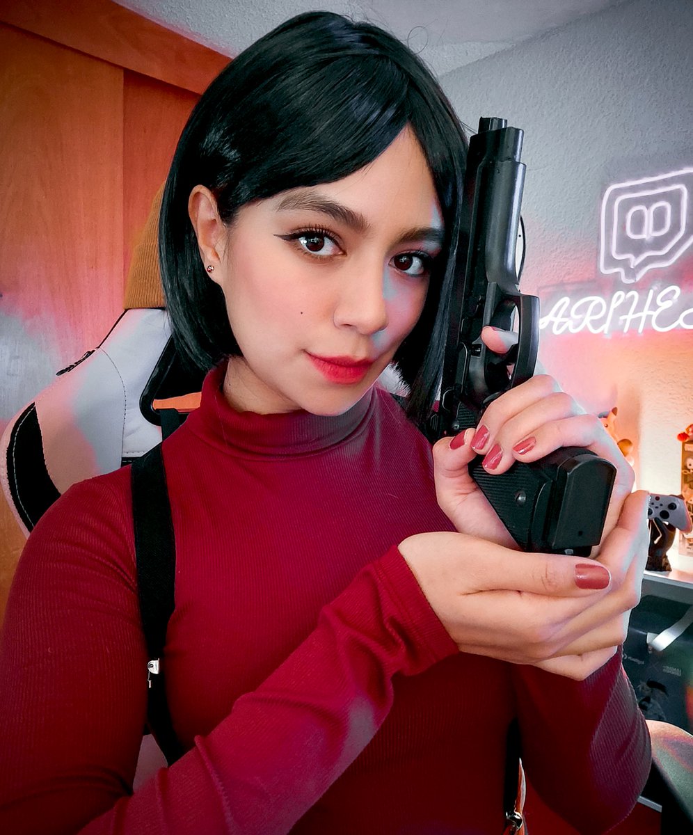 arihessi's tweet photo. Ya quiero seguir el R4, esta bien bueno wtf 🥹🤍 
Nos vemos en la noche por la Twitch ☺️ https://t.co/Dv49fRosHV