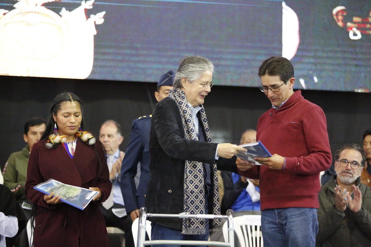 Presidencia_Ec's tweet photo. El presidente @LassoGuillermo presentó la propuesta de Ley Orgánica de Recursos Hídricos. Gracias a una construcción participativa, el país podrá contar con una ley que garantice el derecho al agua y asegure los derechos de la naturaleza. #ElAguaNosUne

#CruzadaPorElPlaneta https://t.co/zzOSZYTZUv