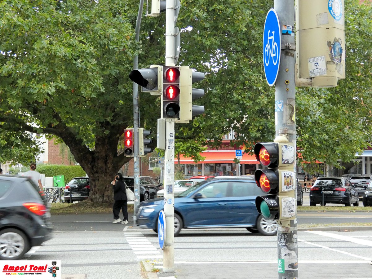 AmpelTomiDe's tweet photo. Dambach LSA "Holtenauer Str./ Knooper Weg" Kiel
Mehr auf https://t.co/pmocAdqsrT 🚦
#ampel #ampelanlage #lichtsignalanlage #trafficlight #verkeerslicht #trafiklys #trafikljus #trafikklys #liikennevalo #sygnalizacjaświetlna #feudecirculation #dambach #swarcotrafficsystems #kiel https://t.co/EhsczBo4Mp