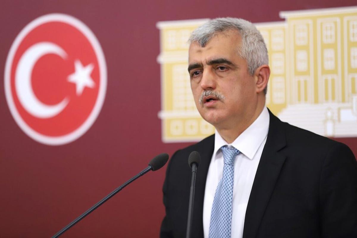AdaletinSafti's tweet photo. SOSYAL MEDYANIN GÜCÜ

YUSUF KERİM ANNESİNE KAVUŞUYOR🙏✌🏻

Sn. @gergerliogluof: "Yusuf Kerim ve aynı durumda olan çocuklar için yasa maddesi TBMM Genel Kurulu'nda kabul edildi. CB imzası ve Resmi Gazete'de yayımı ardından Yusuf Kerim annesine kavuşacak."

 https://t.co/JCKd5XPr3i