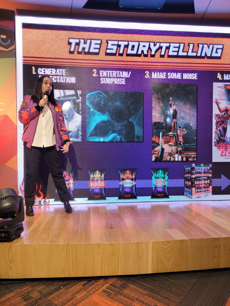 Magnífica campaña disruptiva.  Famin hot con stranger things y el Santo. Wow!!. Gracias Pepsi!