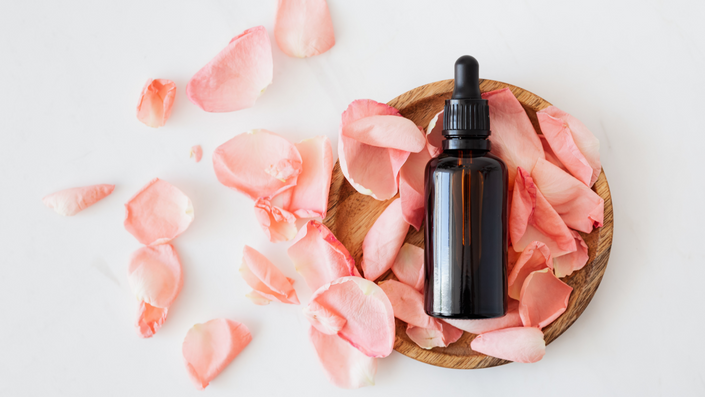 UCoLearning's tweet photo. Boost your skills with our Aromatherapy Essential Oil Blending course - customize client experiences with unique oil blends! 🌿💆‍♀️ #ContinuingEducation 

https://t.co/qBxujs91WT #ucolearning #spabusiness @Universalcos https://t.co/4tgkqDqNd3