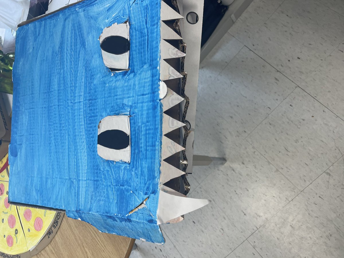 Fours2021's tweet photo. Tasty book reports were presented today in room 210 @GAngelsMilton https://t.co/YYQcxAosTc