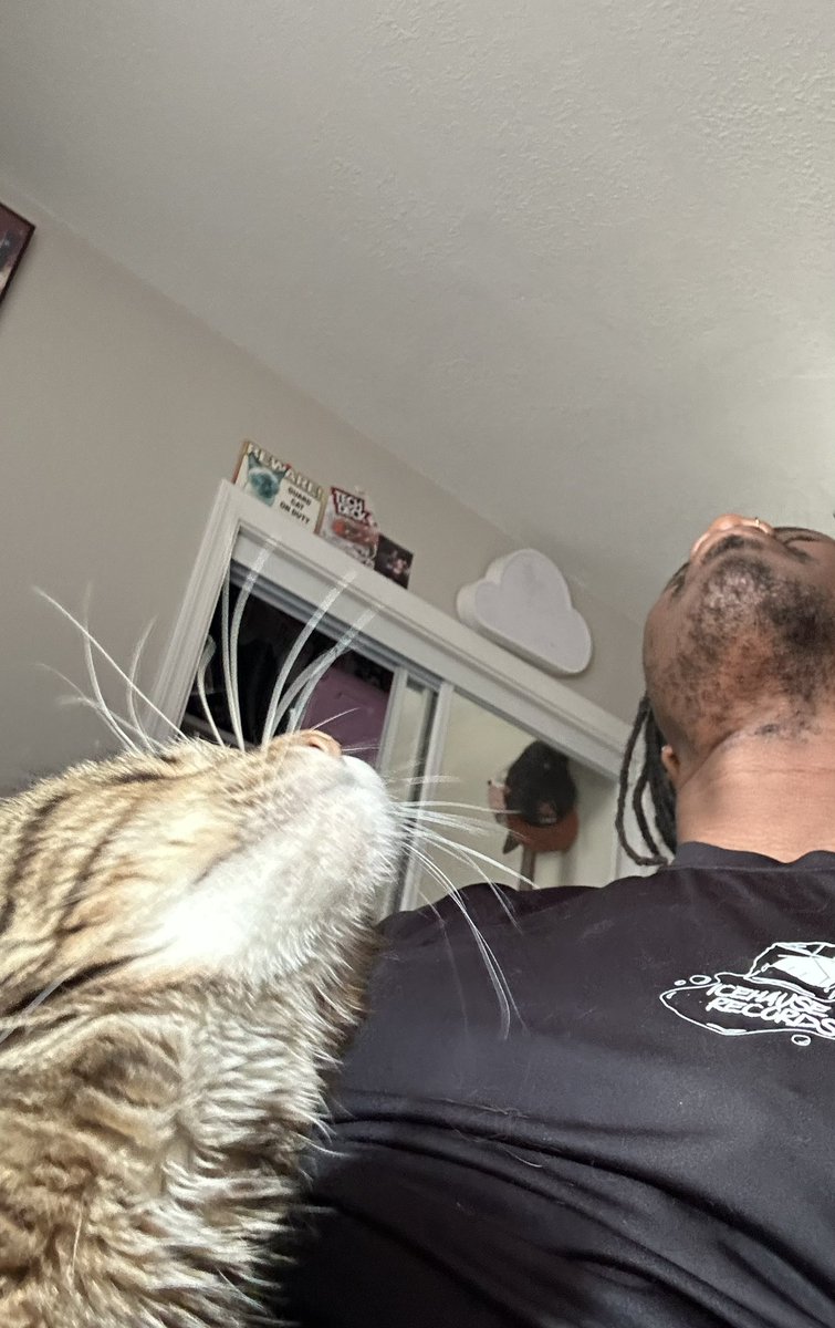 LadellRansom's tweet photo. Oracle and I are summoning the perfect vocal sample so we can finally finish these demos 🤞🏿🤞🏿🤞🏿 https://t.co/walvjgtM6c