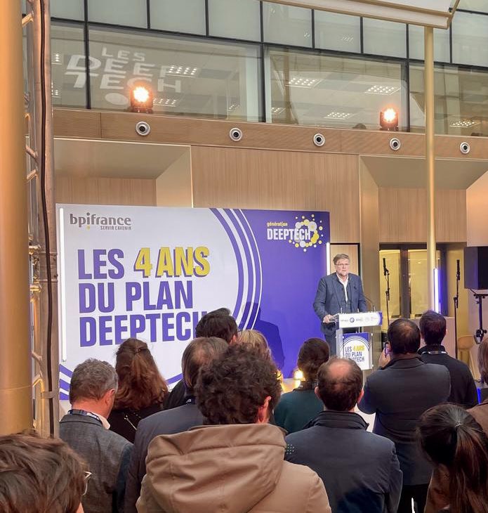 Paul_F_Fournier's tweet photo. Grâce à #France2030, le financement du #PlanDeeptech a été multiplié par 4.
Le chiffre à retenir est le suivant :
nous sommes passés de 180 #startups #deeptech créées par an en 2019 à 320 en 2022, soit le double 🚀 https://t.co/OEahUHm4Le