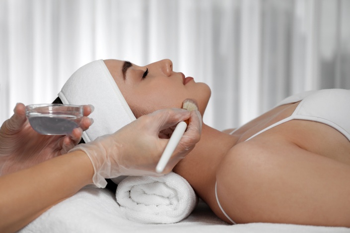 UCoLearning's tweet photo. Advance your practice with our Chemical Exfoliations Training - learn the benefits &amp; contraindications for different types. 

https://t.co/labqfSQM0m

#SkincareExperts
#ucolearning #spabusiness @Universalcos https://t.co/FUl65tpnpz
