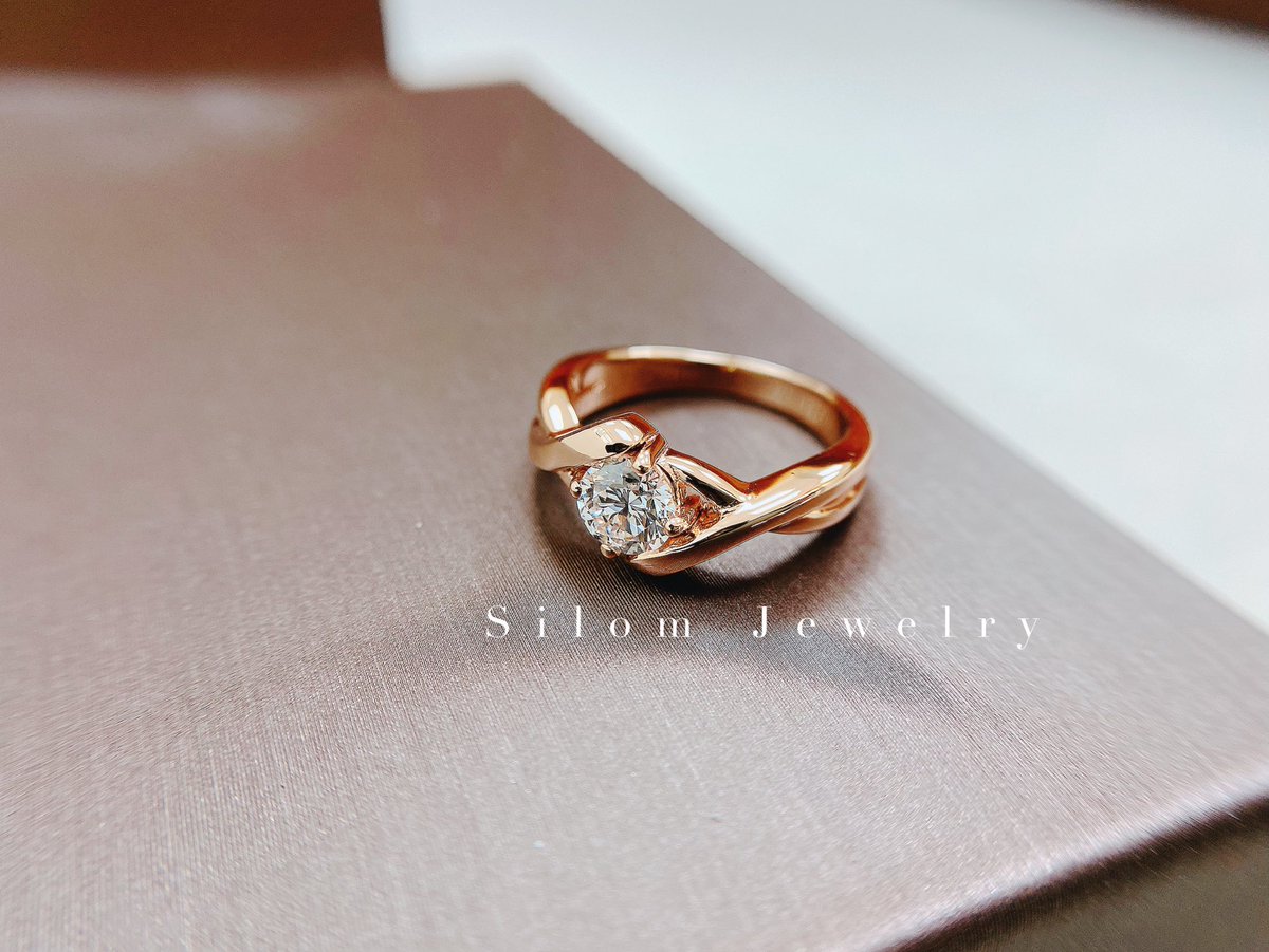 SilomJewelry's tweet photo. แหวนเพชรตัวเรือน
Rose Gold 
สีแสงแห่งความรัก
ด้วยที่เปลี่ยนจากแบบเดิม
สู่การเลือกแบบใหม่ให้คุณแฟน
เลยเลือกแบบที่เน้นใช้งานแต่คงความอ่อนหวาน
#แหวนเพชร  #เพชร
#แหวนหญิง #แหวนเพชรเม็ดเดียว
#แหวนคู่ #แหวนหมั้น 
#สีลมจิวเวลรี่
#diamond
#Rosegold #pinkgold 
#weddindring #silomjewelry https://t.co/GOJvAx3KcC