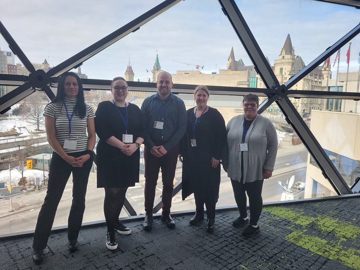 Le Réseau et quelques membres sont présent au Sommet National #renforcons nos communautés face à la #vfg. Merci aux organisatri.x de <a href="/endvawnetwork/">End VAW / Contre VFF</a> et <a href="/cdnwomenfdn/">Canadian Women's Foundation</a> 👏 Belle semaine en vue !