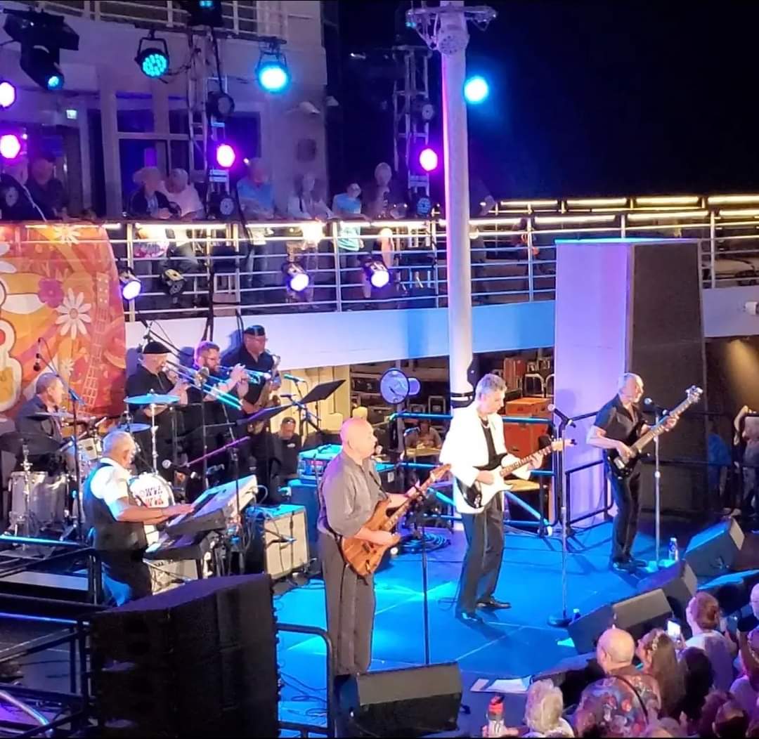 jazztbn251's tweet photo. So, how's your week going? #70srockandromancecruise #flowerpowercruise #blessed @TheBadAssBrass #TheBuckinghams #DannySeraphine #FelixCavaliere #TheNewbees https://t.co/1jnIzA7rO6