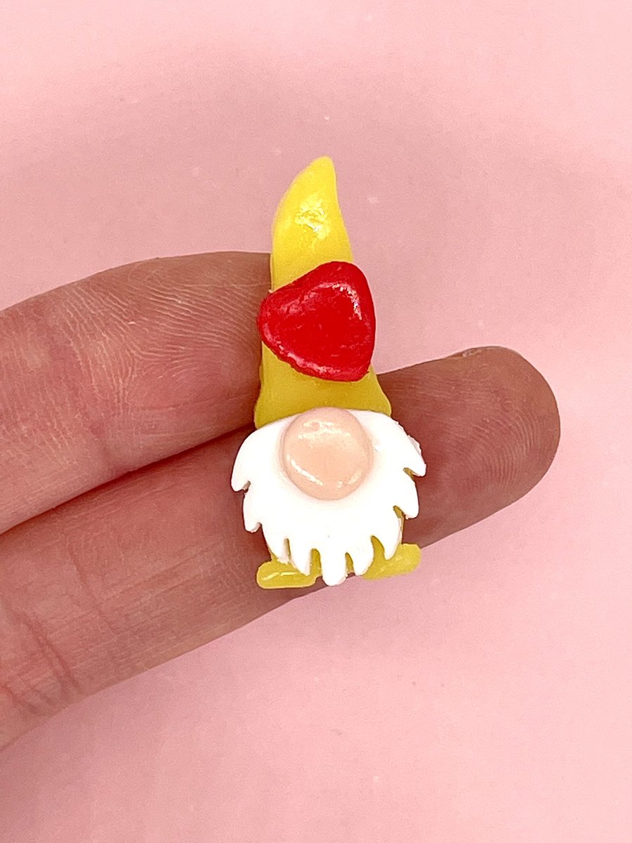 There’s still time to send Easter bunny hugs (some bunny loves you!) and a tiny cute Spring pocket gnome in a matchbox! 🐰💛🌸💚🐣

#womaninbizhour #yourbizhour #CraftBizParty #Easter2023 #eastergift #shopindie #etsyhandmade #EasterBunny 

etsy.com/shop/janeBprin…