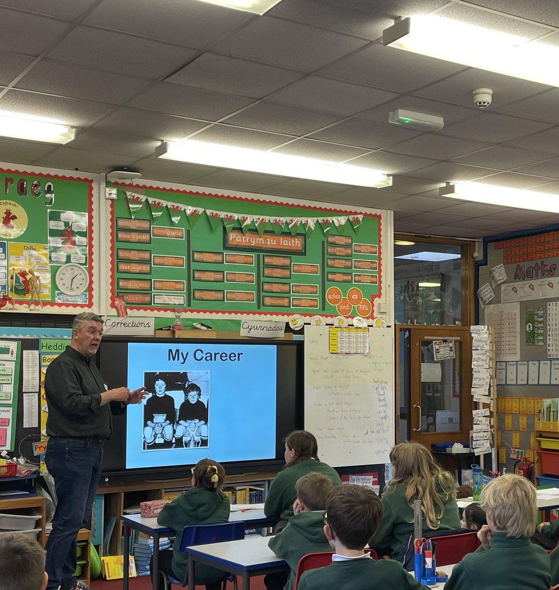 PenllergaerP's tweet image. 📚 Local sports author David Brayley called by today with some inspiring stories and messages for our Year 5/6 classes. A fantastic workshop and a truly unforgettable experience! 😃 #pps56 #ppscom #ppsllc @Penl561 @davidbrayley We thoroughly enjoyed it! Diolch 🌟